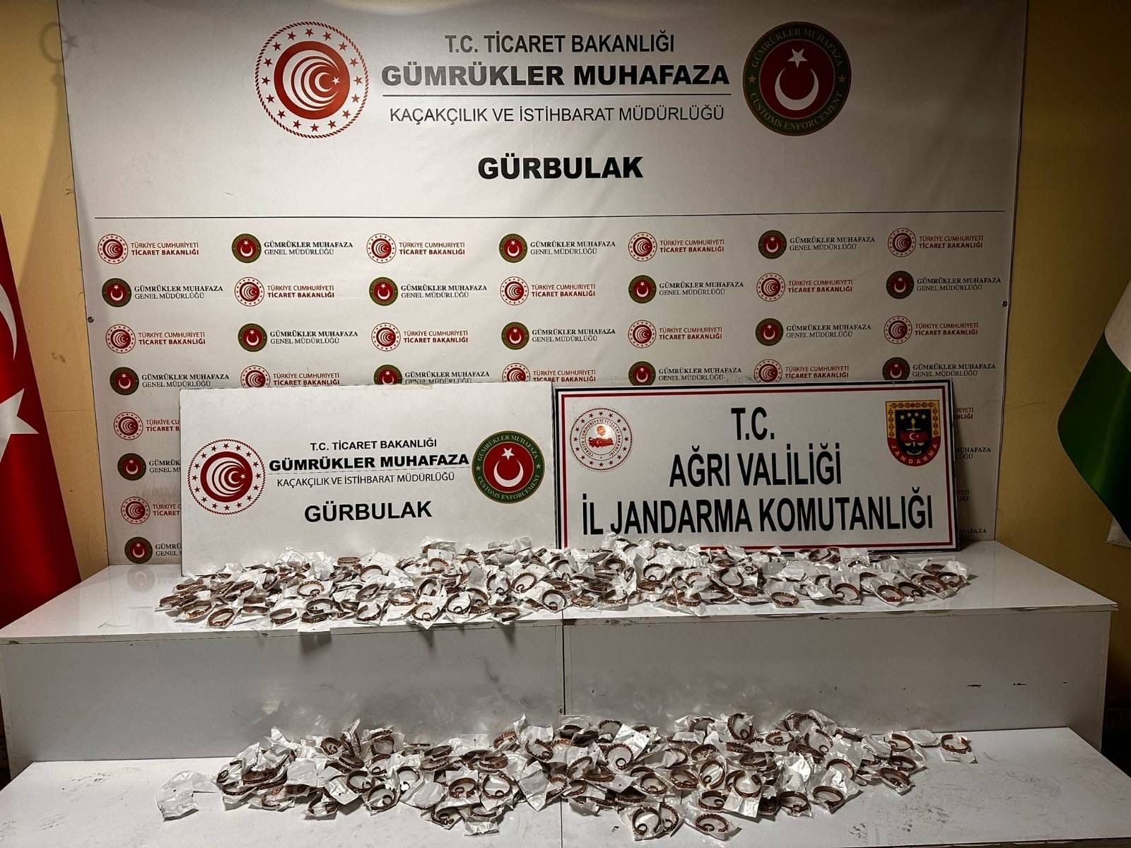 Ağrı'da kaçak takı malzemeleri ele geçirildi