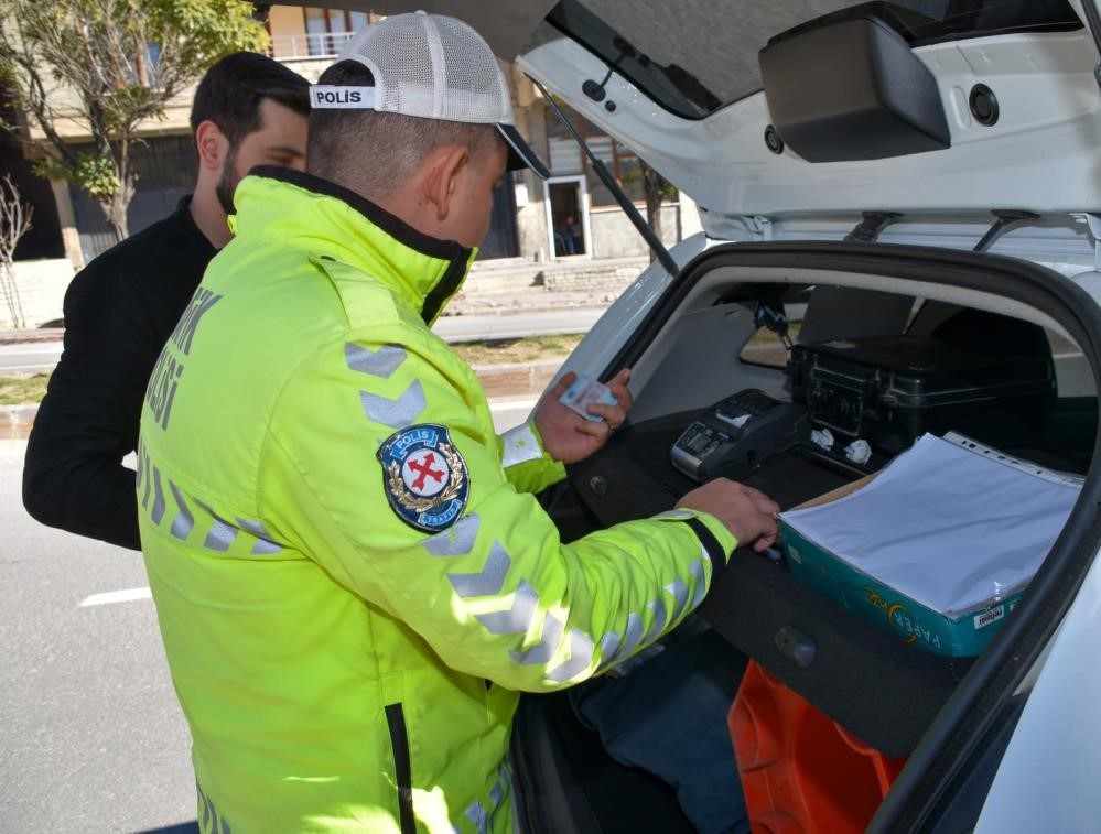 Erzurum'da 1 bin 993 sürücüye ceza kesildi