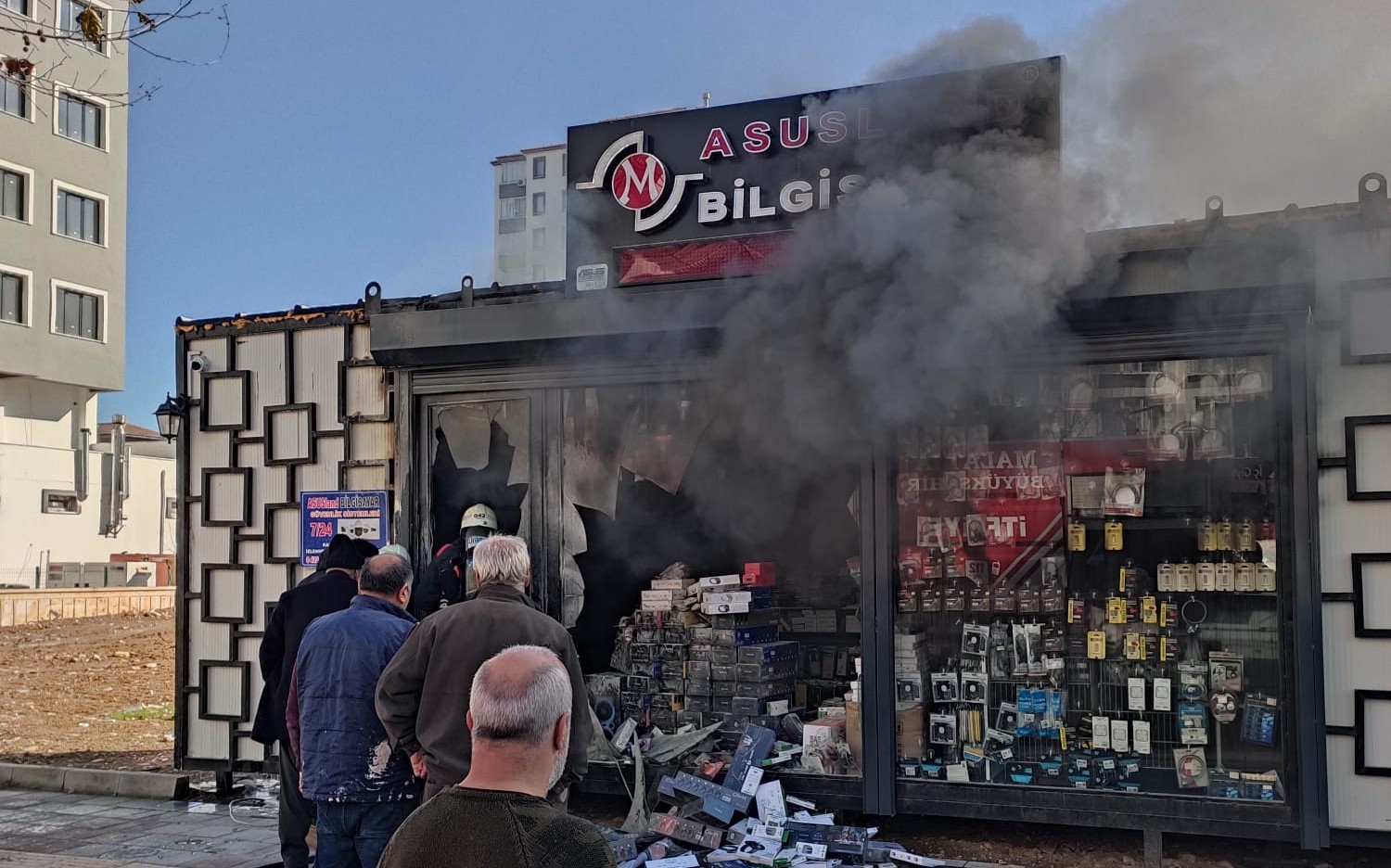  Malatya'da konteyner iş yerinde çıkan yangın büyümeden söndürüldü