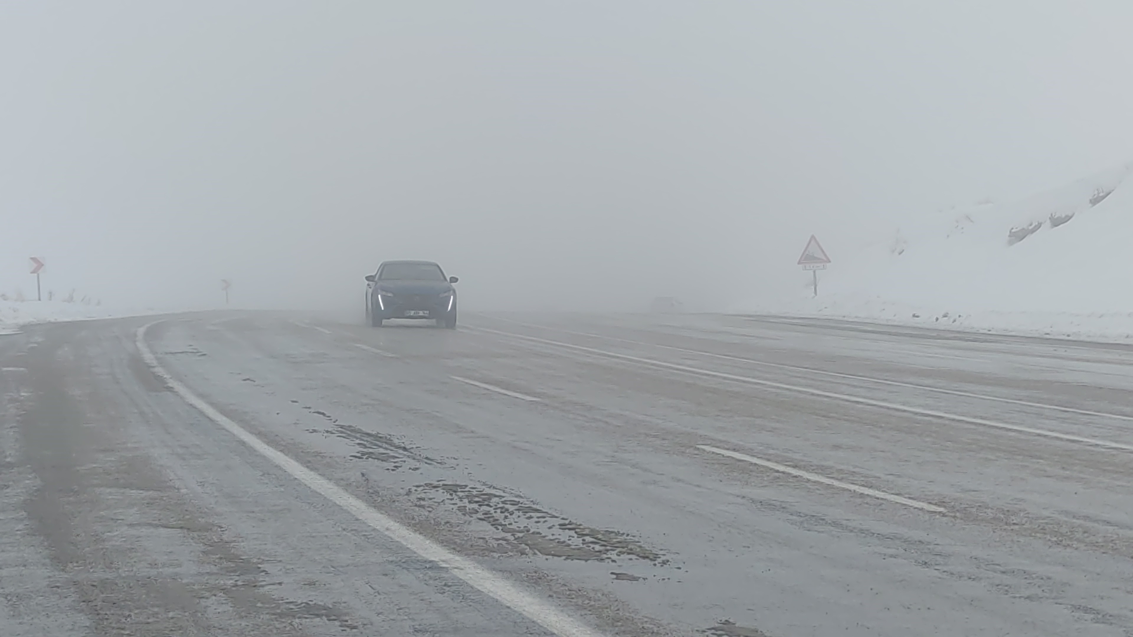 Van'da 86 yerleşim yerinin yolu ulaşıma kapandı