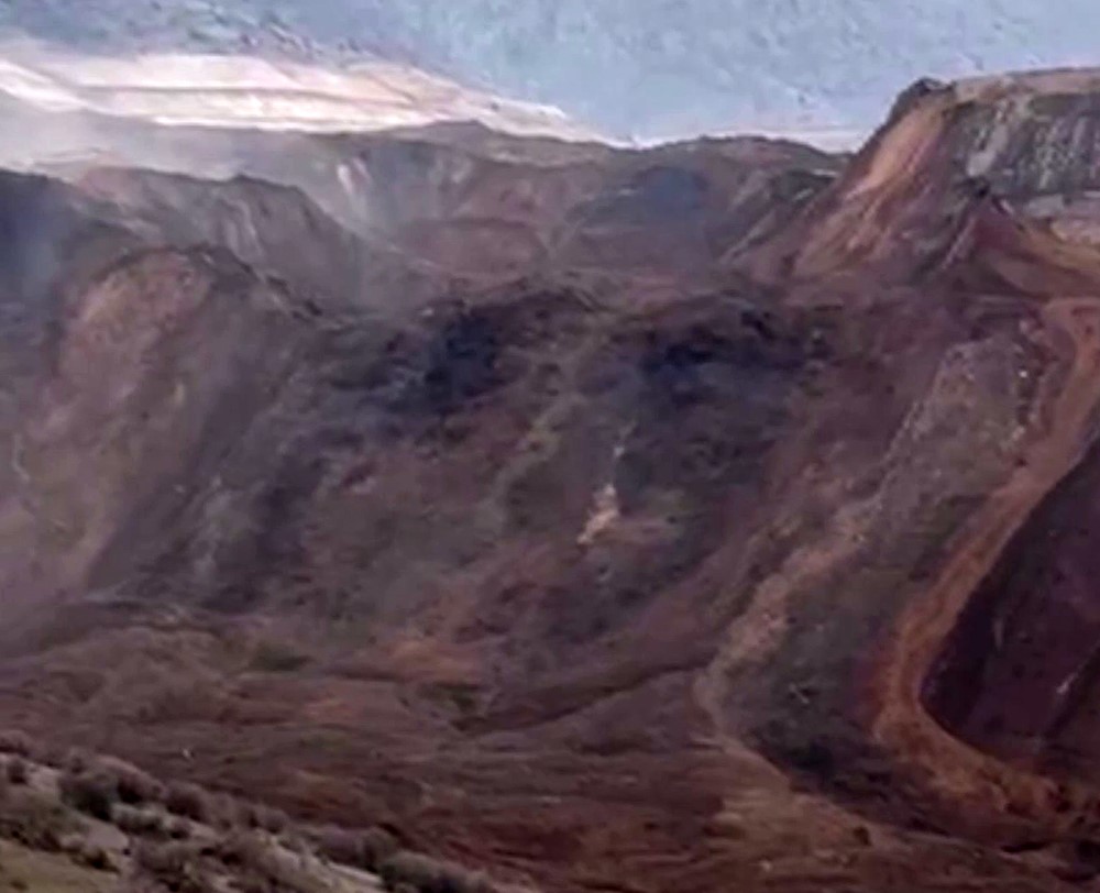 Erzincan'da maden sahasında toprak kayması: En az 9 kişi toprak altında