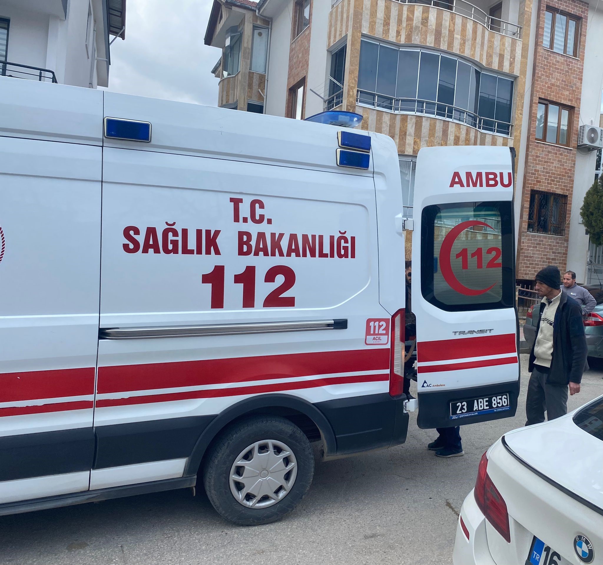 Kediye çarpmamak için kaza yaptı: 1 yaralı