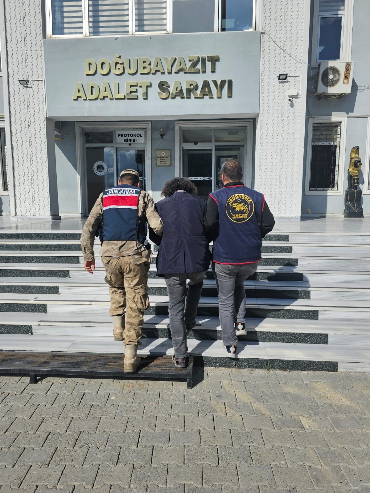 Ağrı'da firari şahıs yakalandı