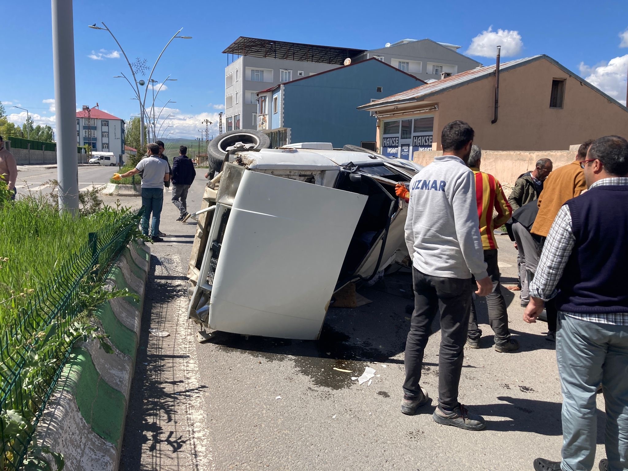 Ağrı'da kontrolden çıkan araç takla attı, o anlar kamerada