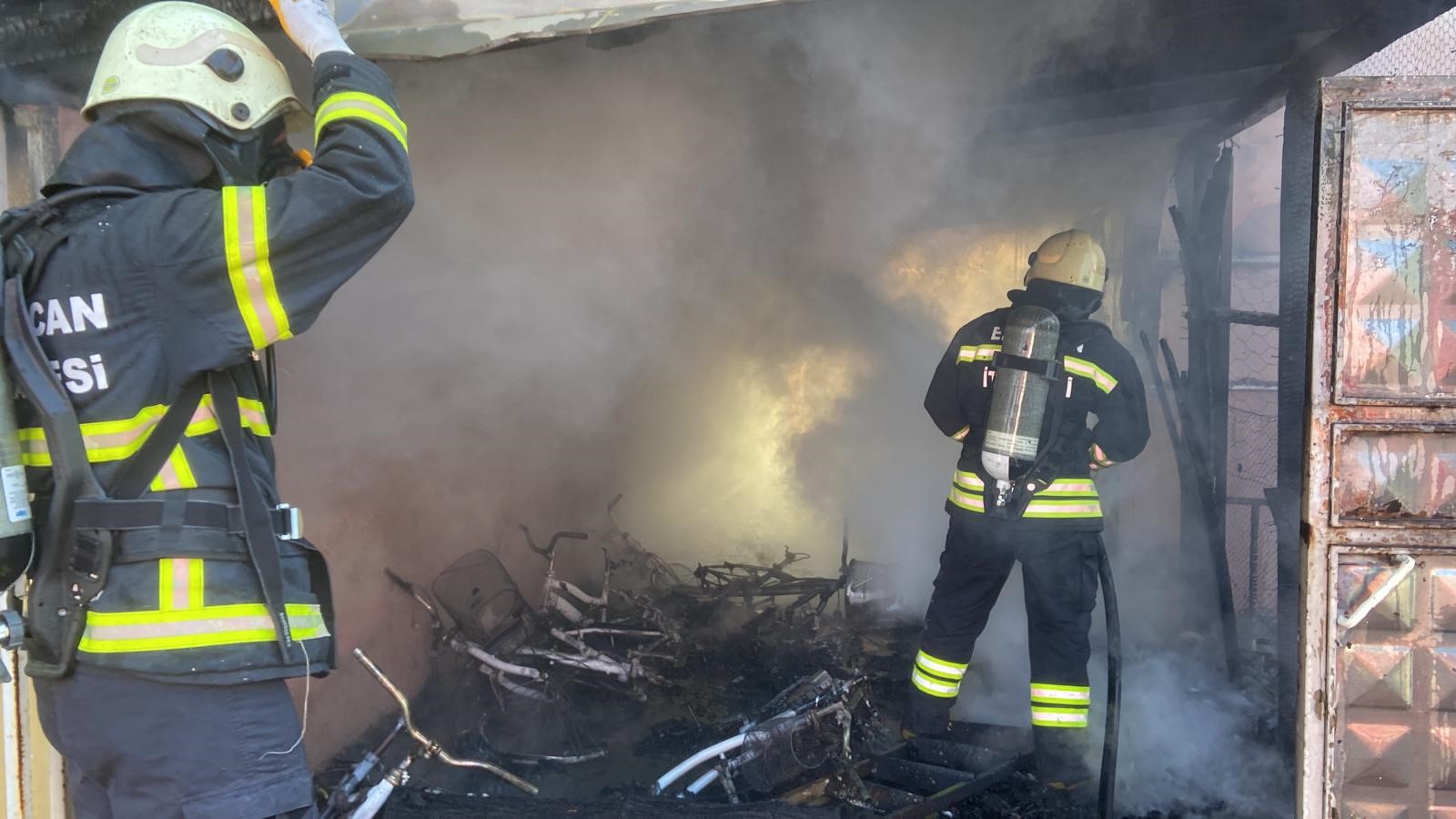 Erzincan'da garajda çıkan yangın korkuttu