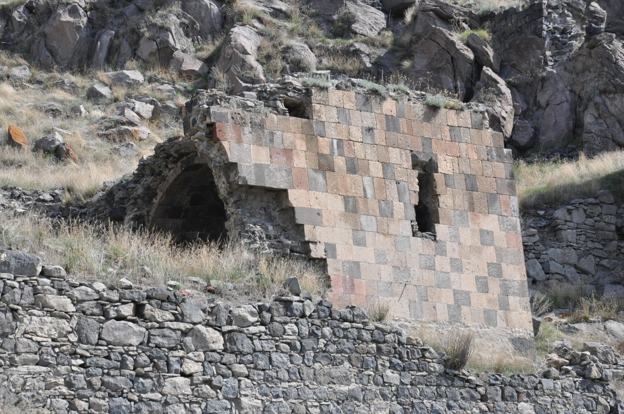 Kars'ta 150 yıllık 'Gürcü Kilisesi' talan edildi