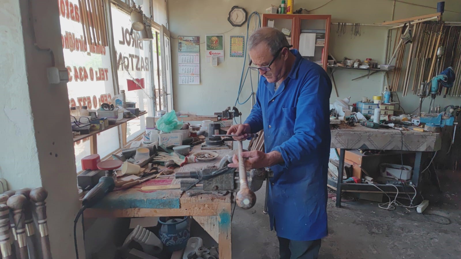 Turizm sezonuyla baston üretimi hız kazandı