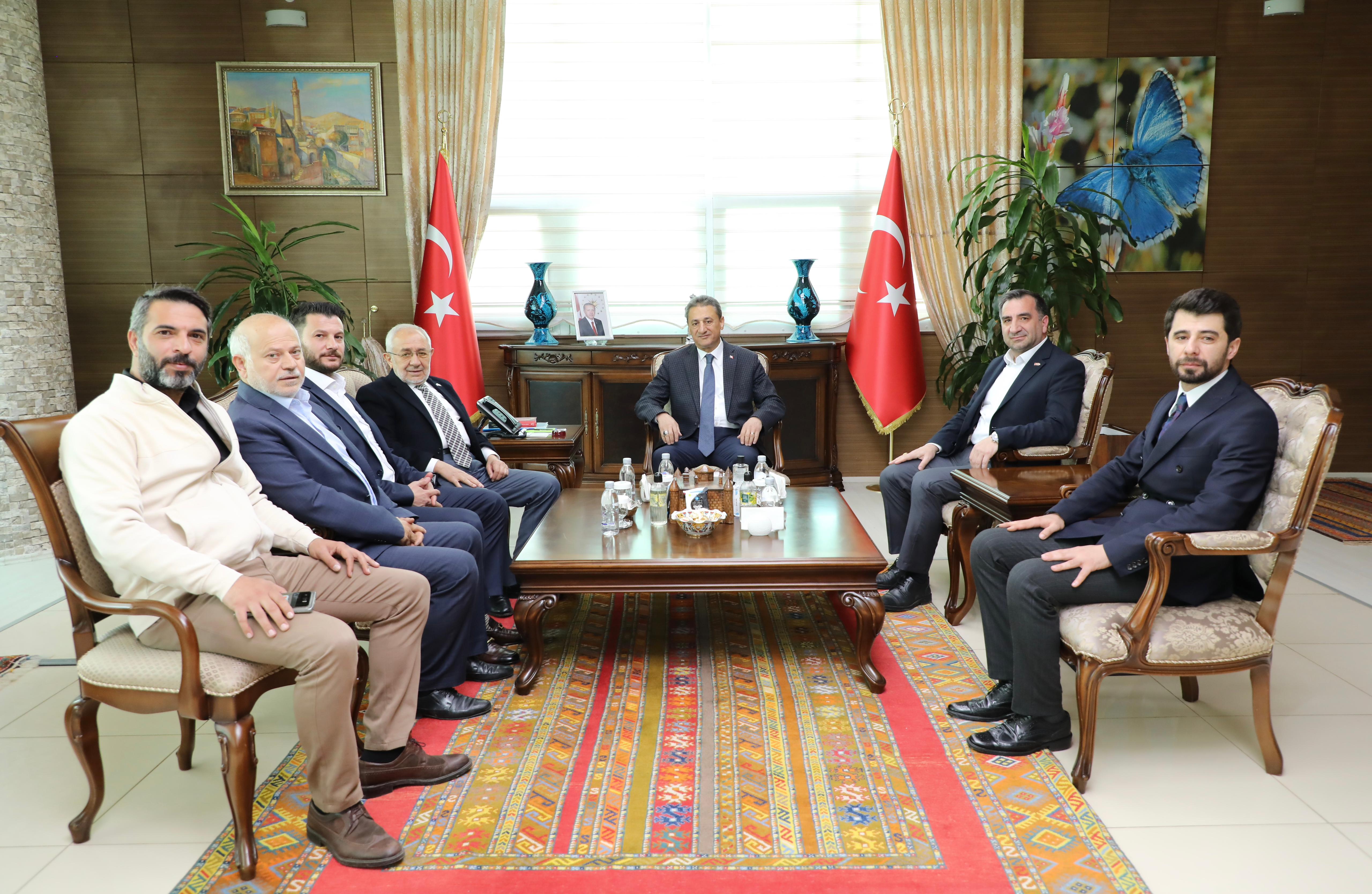 Türkiye Dil ve Edebiyat Derneği Genel Başkanı Ekrem Erdem Bitlis ve İlçelerini Ziyaret Etti