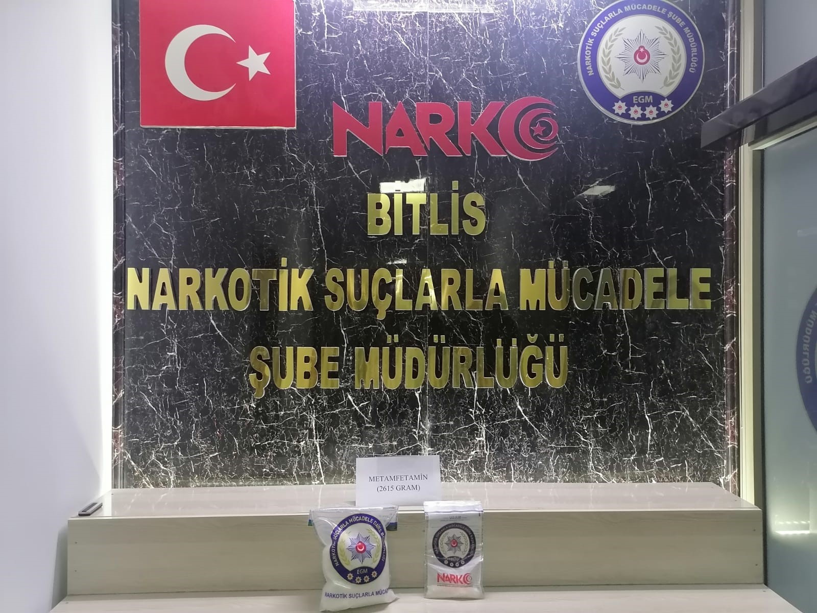 Bitlis'te yangın tüpü içinde metanfetamin ele geçirildi